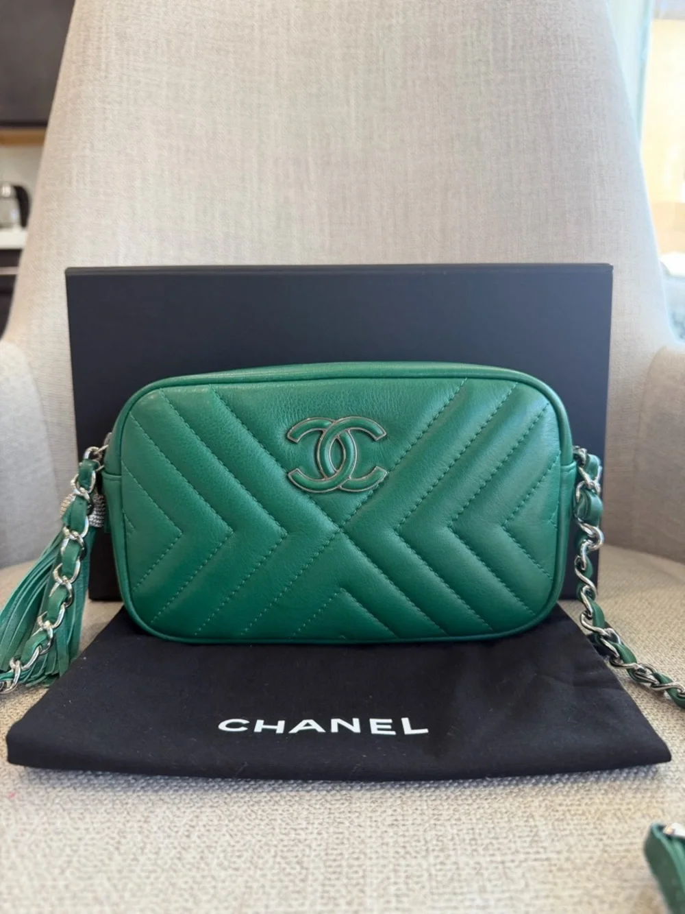 CHANEL Emerald Green Quilted Chevron Leather Crossbody Camera Bag with Tassel - Picture 2 of 15